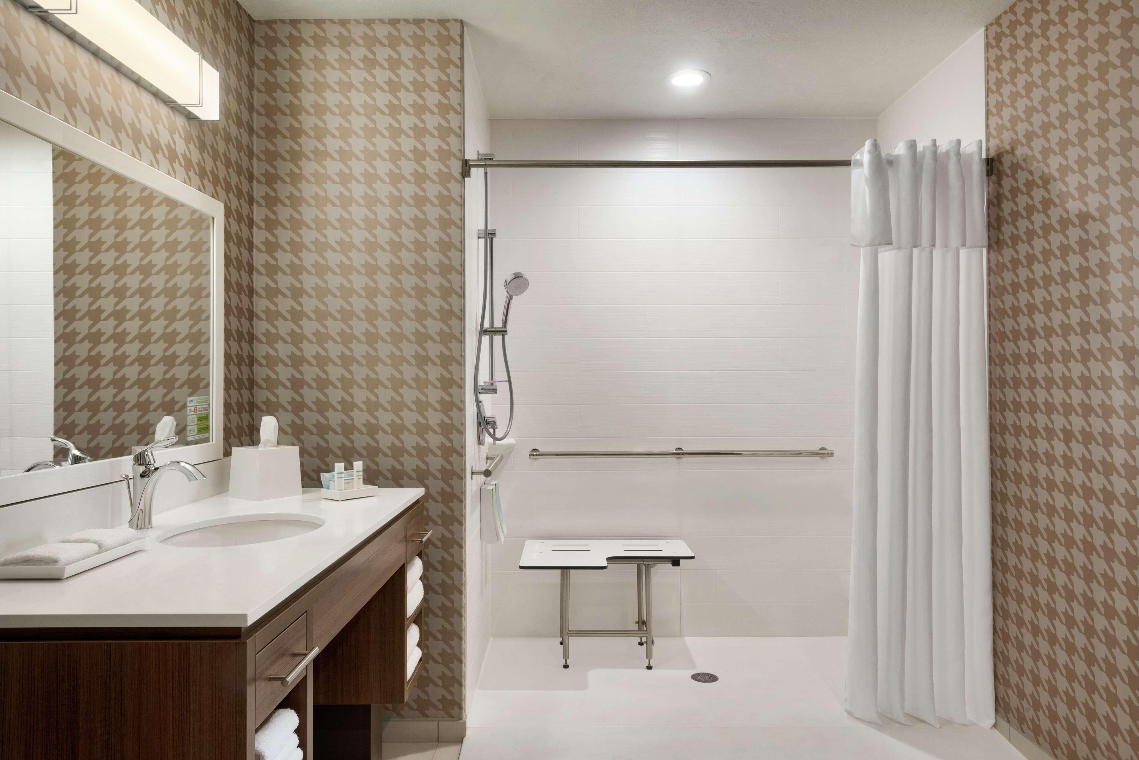 Home2 Suites By Hilton Bismarck Exteriör bild